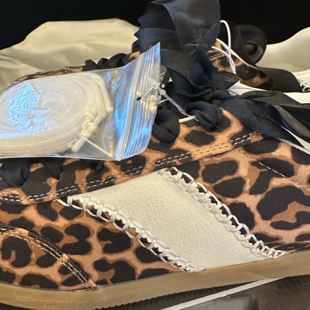 Universal Thread Leopard Print Sneakers with Black Accents NWT - Picture 16 of 16